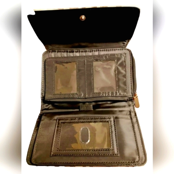 NWOT Zip Around Organizer RFID Blocking Wallet - Picture 6 of 6